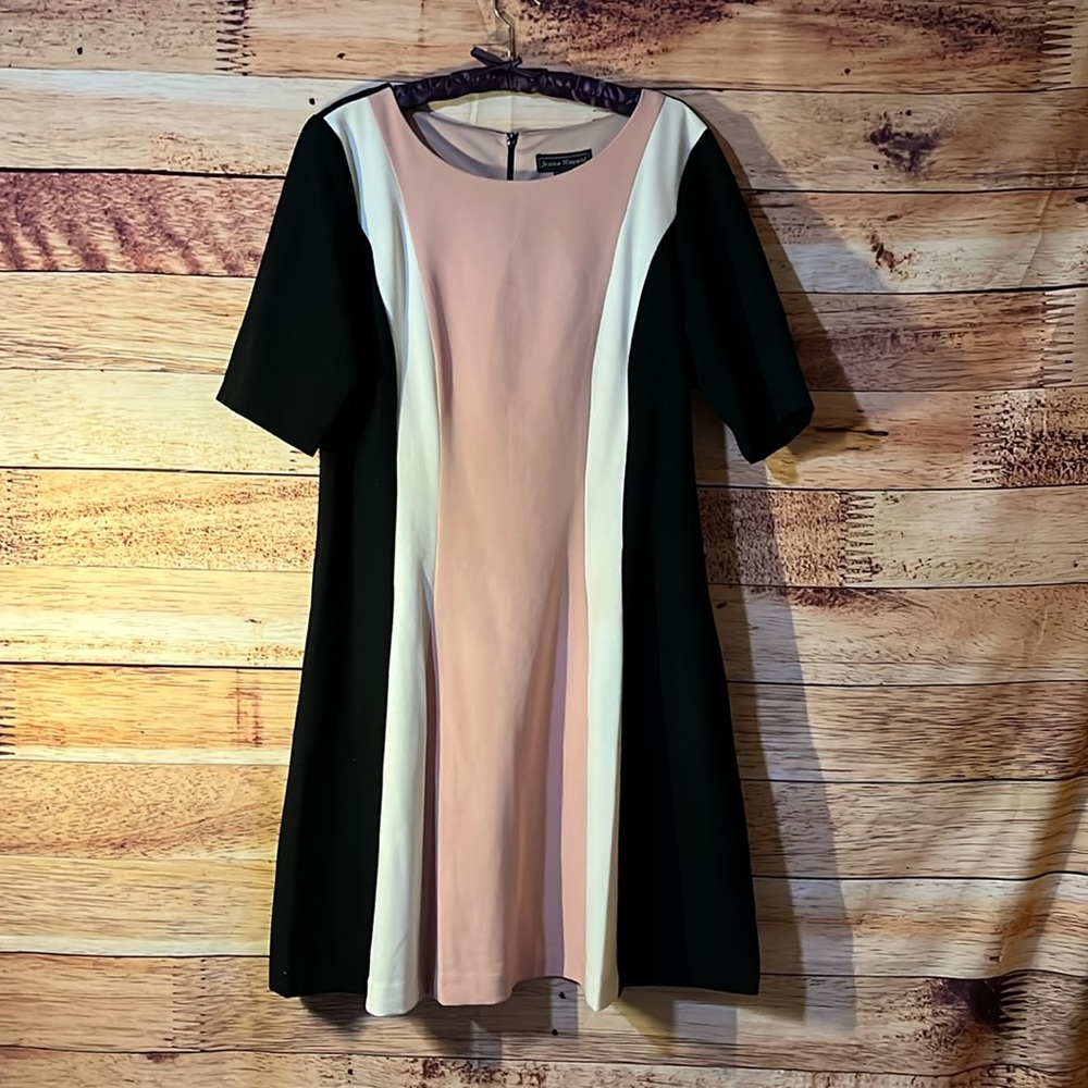 Jessica Howard size 16 dress with pockets.